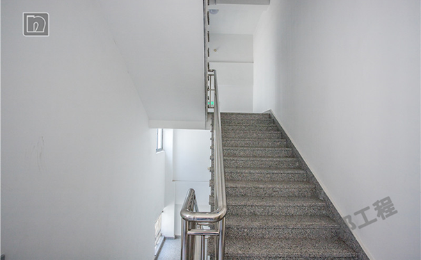 內(nèi)墻無(wú)機(jī)涂料和乳膠漆區(qū)別在哪?