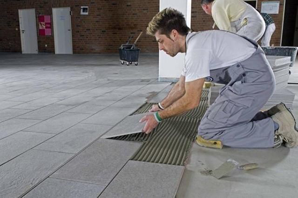 瓷磚粘合劑好還是水泥結(jié)實(shí)?哪個比較實(shí)用?